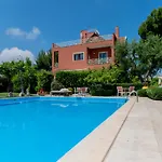Luisa باري