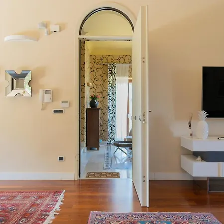Luisa Villa Bari